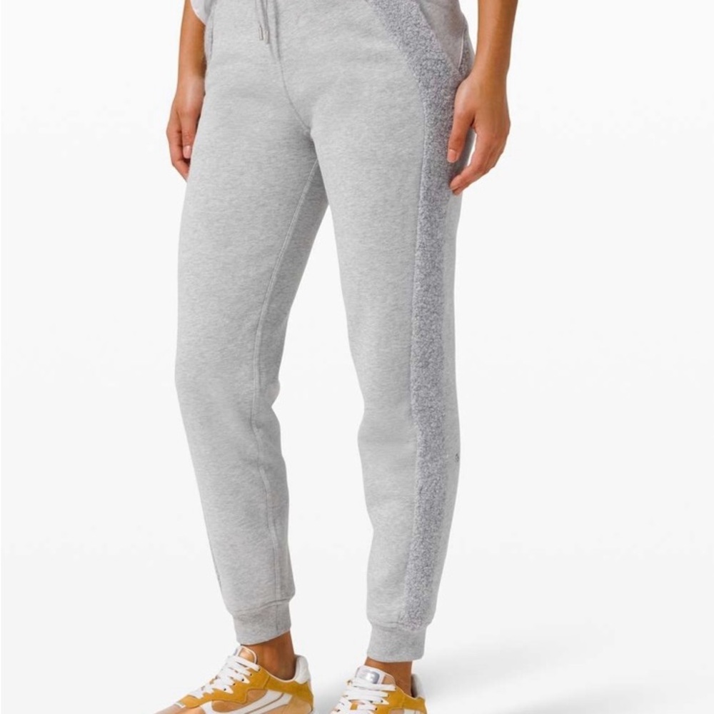 Lululemon Scuba Jogger with Sherpa Stripe- women’s size 12 - Picture 2 of 8